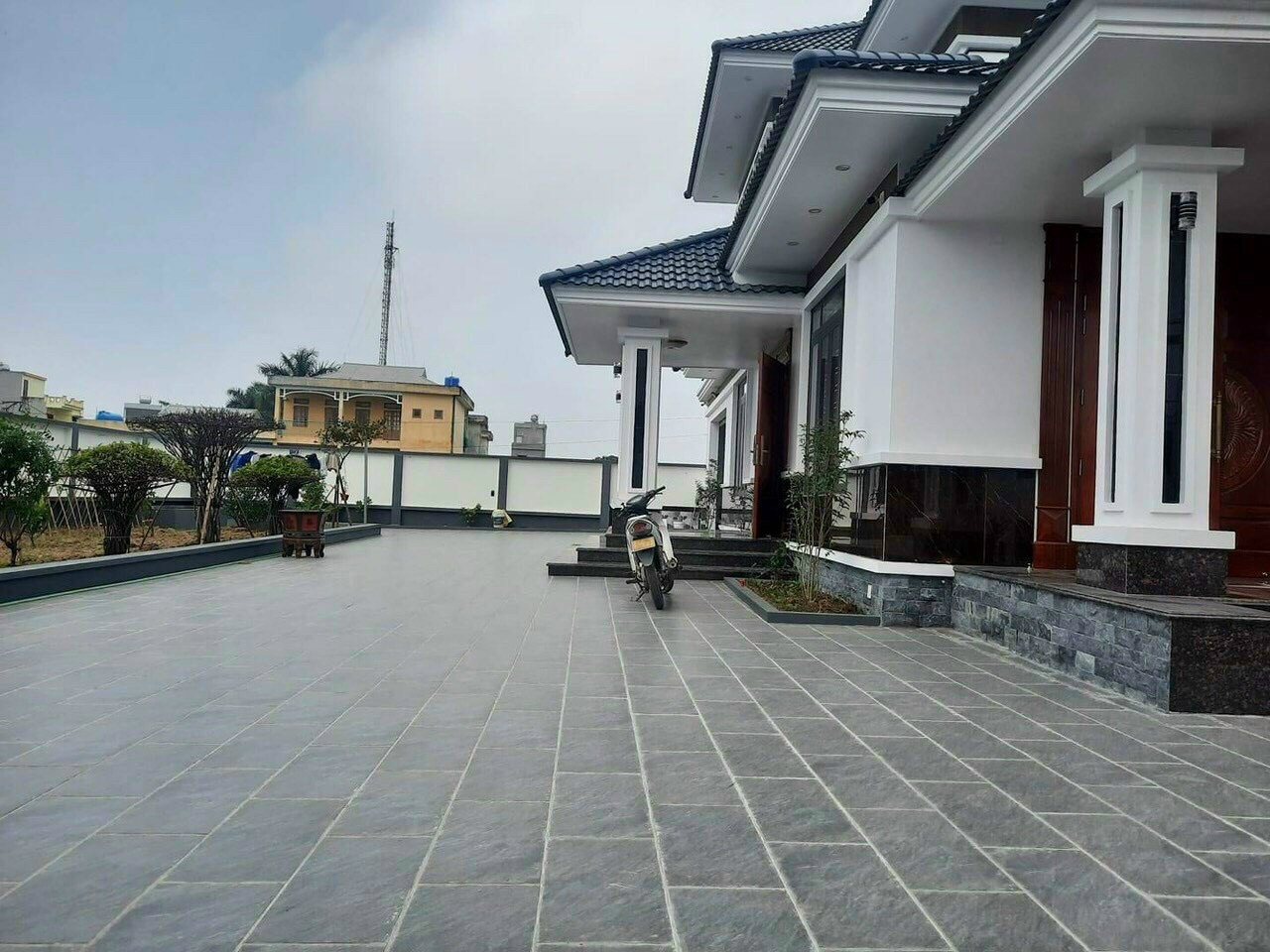 Các mẫu gạch lát sân vườn đẹp giá rẻ nhất 2023