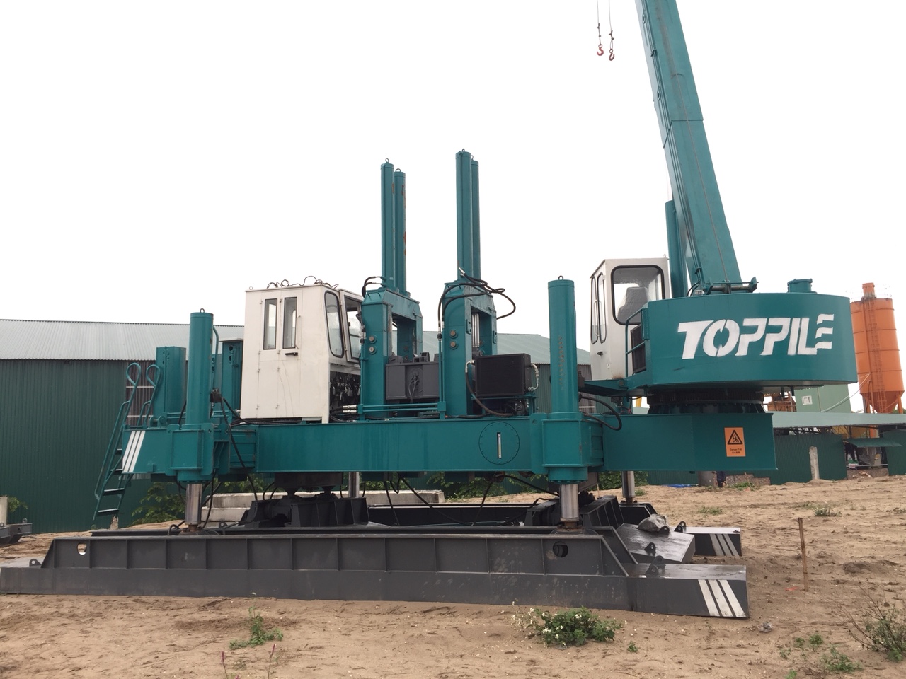 Bán máy ép cọc thủy lực bằng robot tự hành 180 tấn giá rẻ tại 911